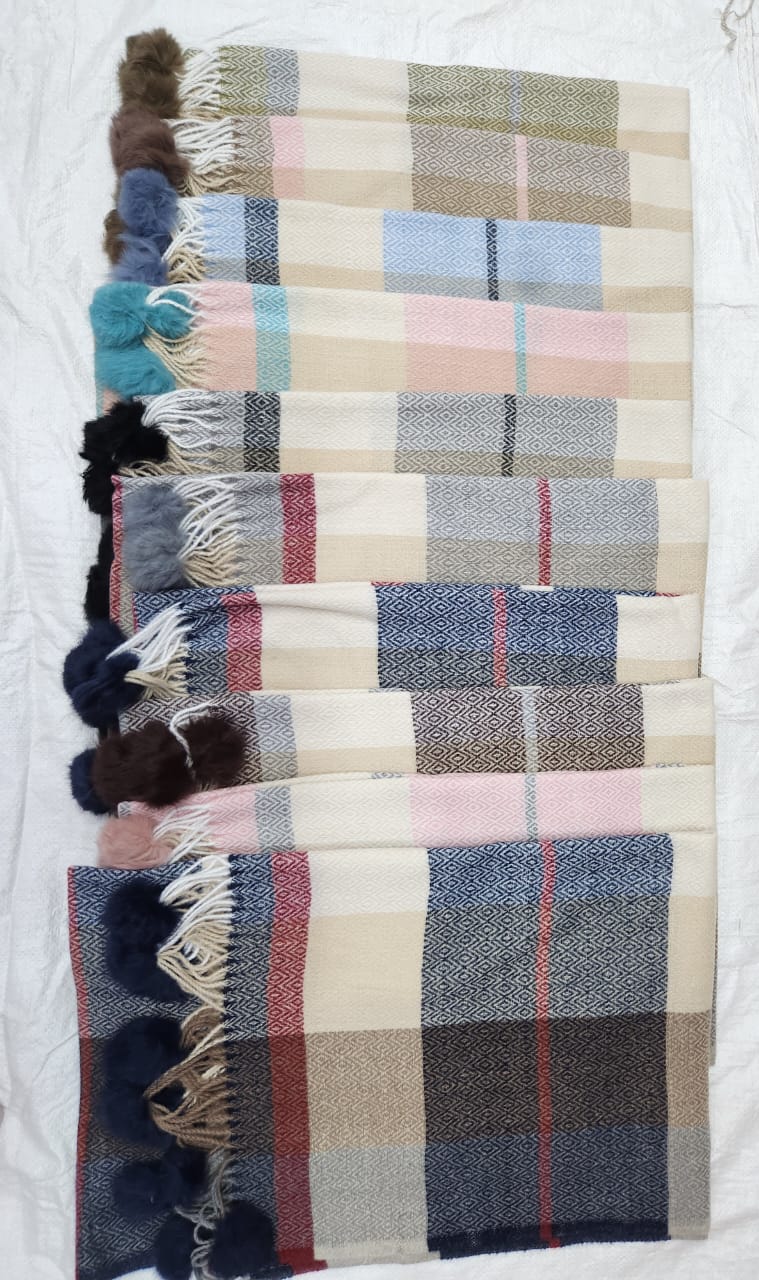 Unisex Checkered Winter Scarf with Pom-Pom Tassels