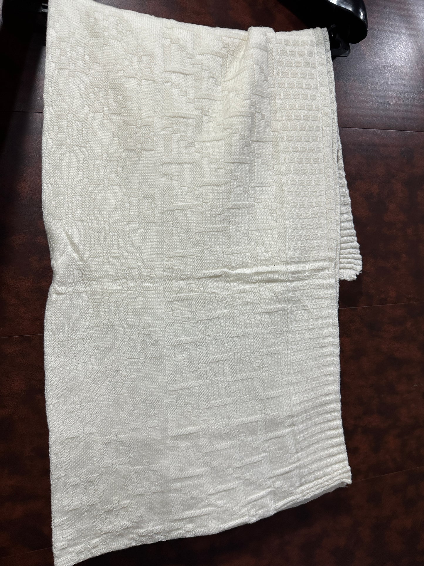 Elegant Light Grey Textured Shawl – Soft & Versatile Wrap