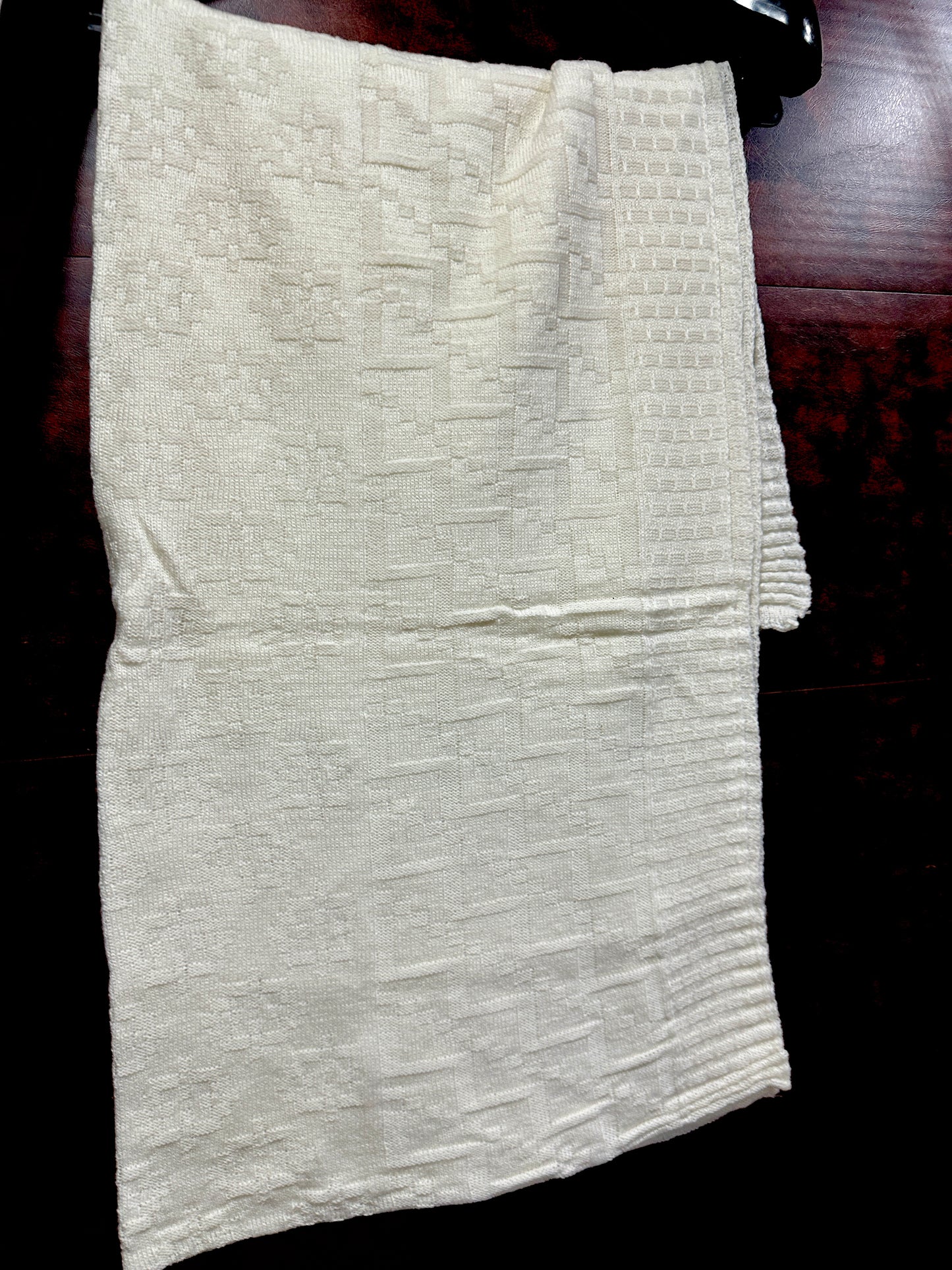 Elegant Light Grey Textured Shawl – Soft & Versatile Wrap